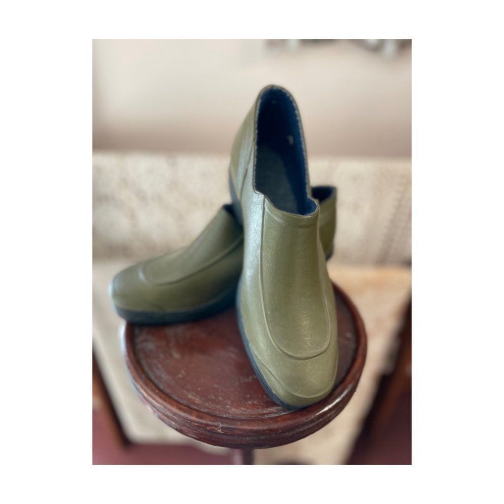Vintage ACTON Rubber Shoes Slip-On Olive Green Oxyd Sz 8 Made in Canada